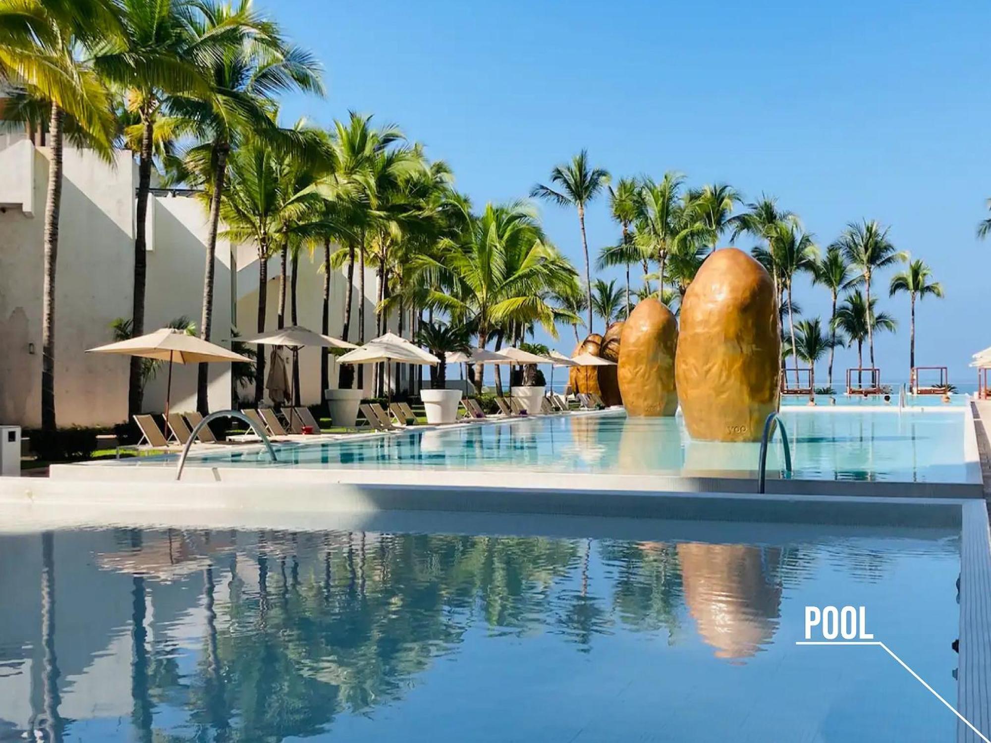 Icon Vallarta Beach Front By Bamboo Skylife Puerto Vallarta Bagian luar foto